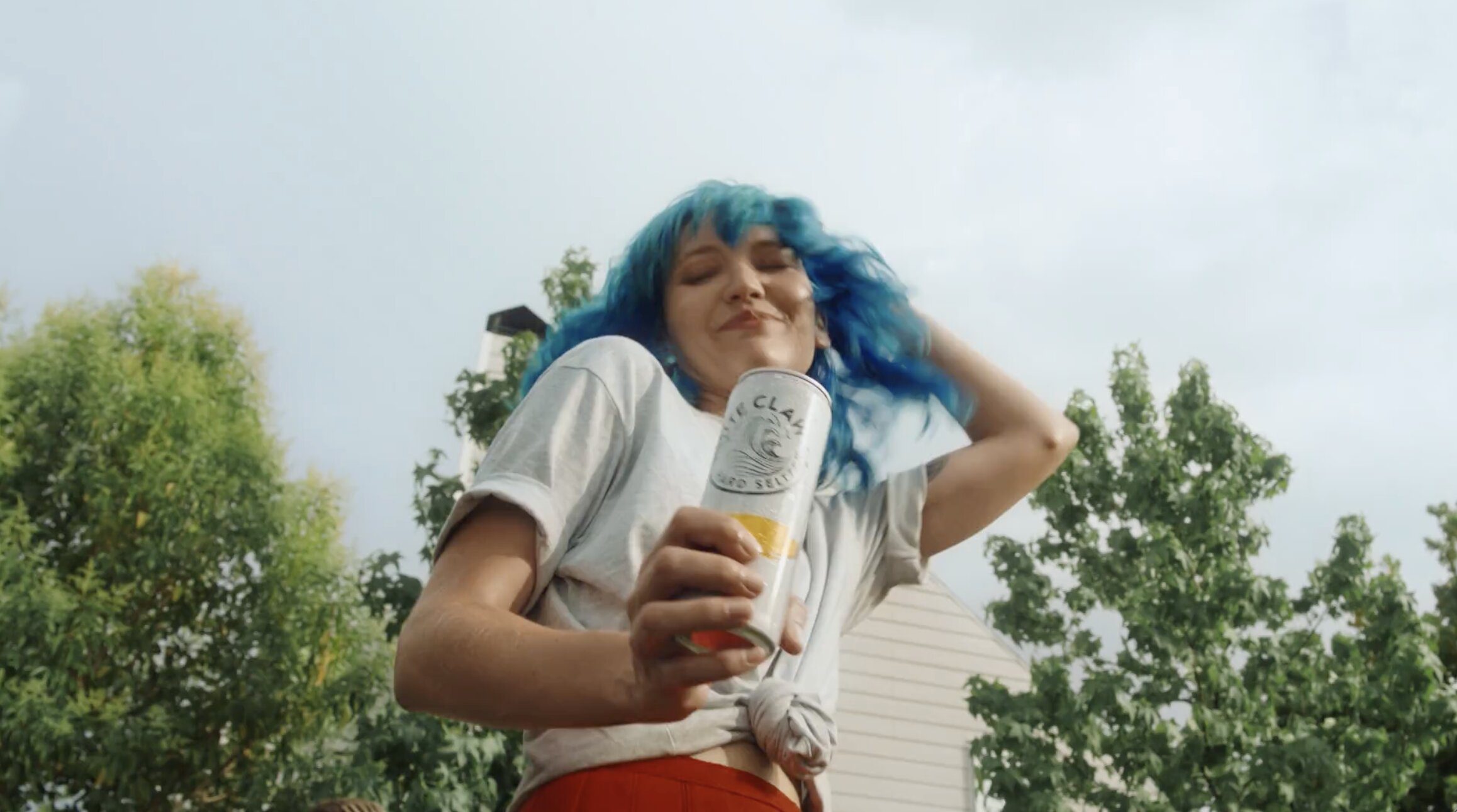 WHITE CLAW – SURGE